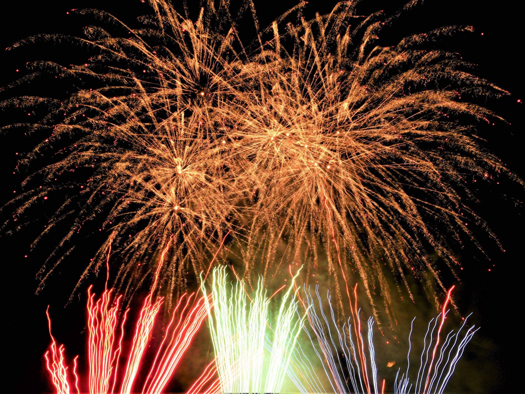 佐渡の海上に咲く大輪の華！2025年に開催される花火大会5つをご紹介！