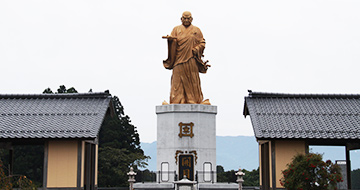 Sado Nichiren Shonin Daidozo (Huge Bronze Statue)