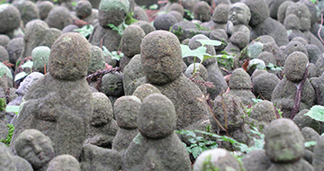 Nashinoki Jizo (Statues of the Bodhisattva)