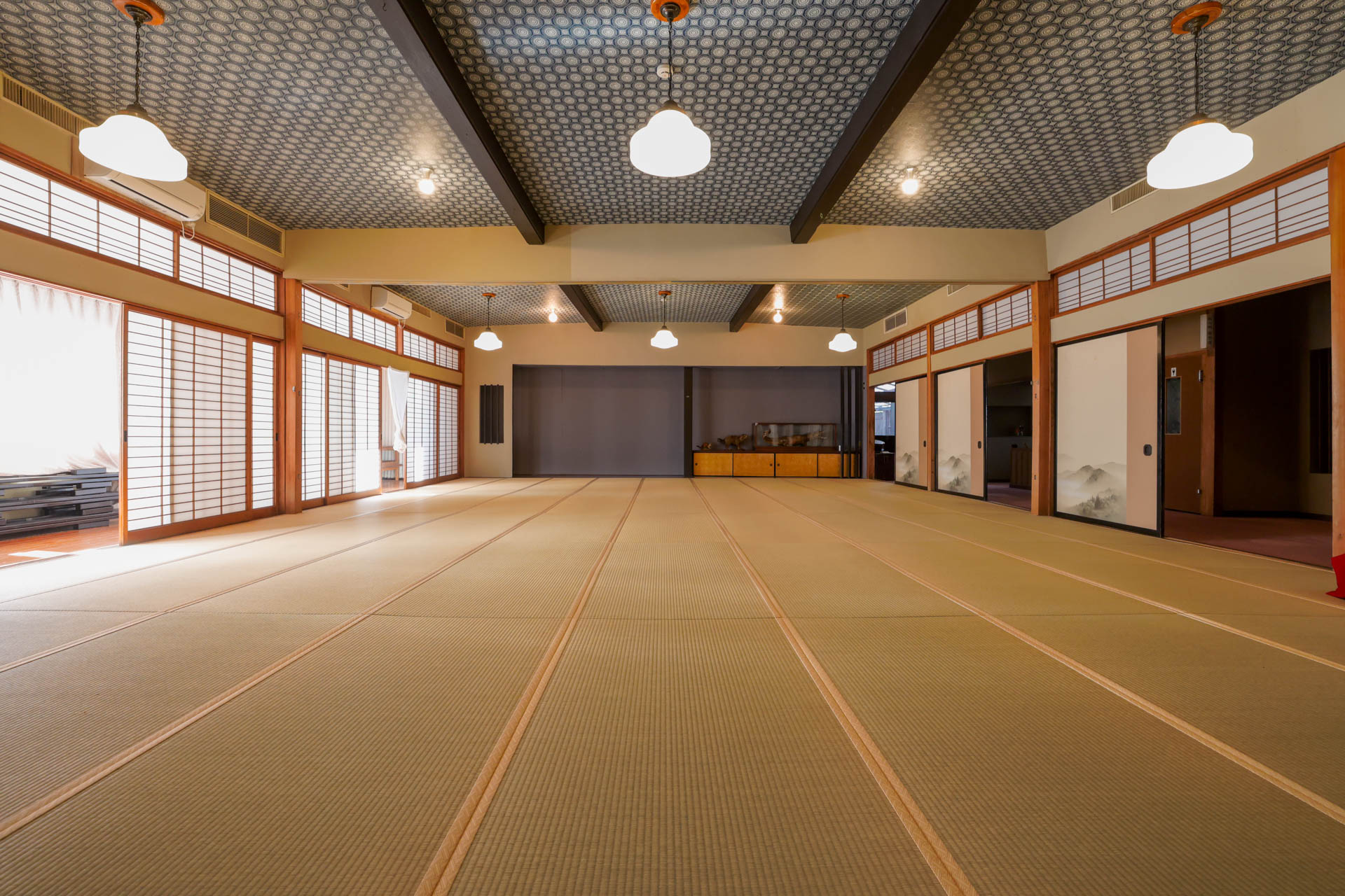 2階には大広間があり大人数で利用することも可能