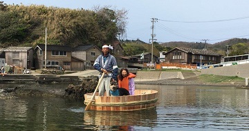Hangiri (washtub boats) in Shukunegi