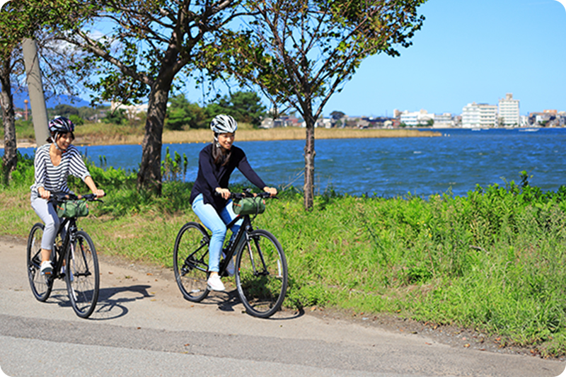 加茂湖沿いのサイクリングロード（加茂湖コース）