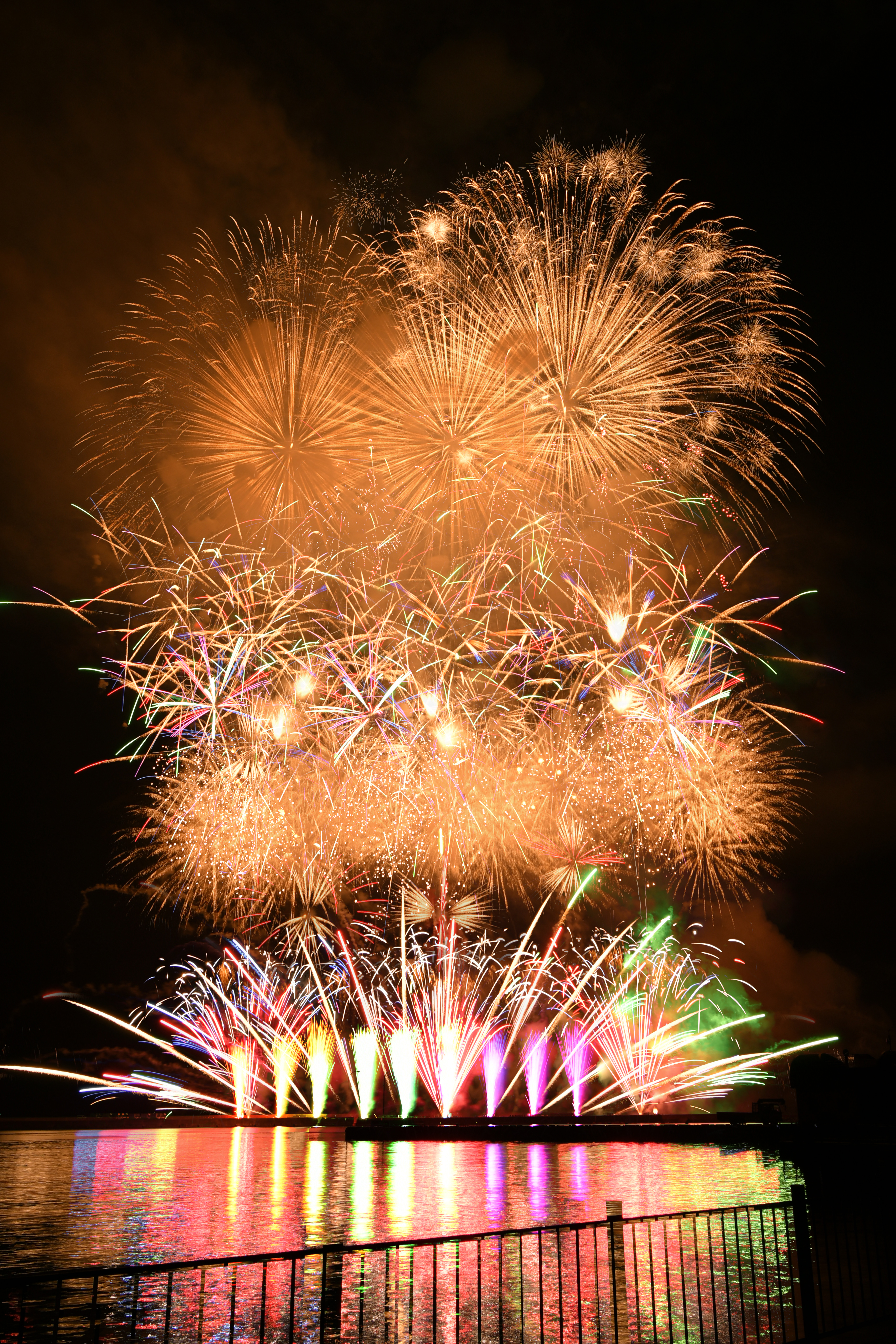 佐渡の海上に咲く大輪の華！2025年に開催される花火大会5つをご紹介